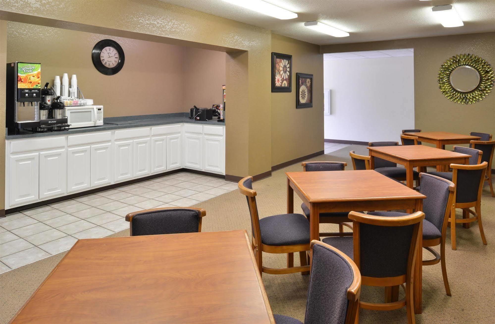 Americas Best Value Inn Smackover Экстерьер фото